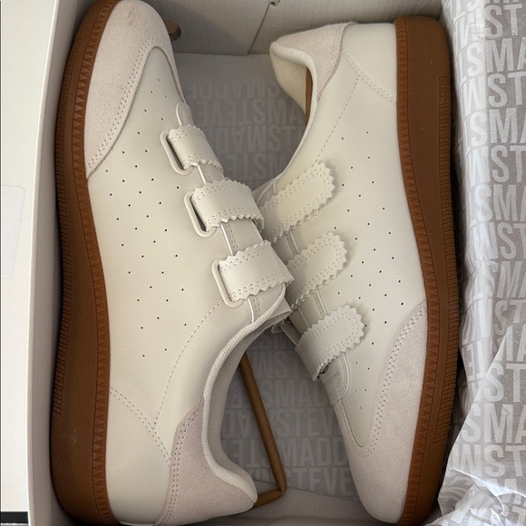 Steve Madden White Sneakers with Gum Sole - Triple Strap - Never worn - Picture 4 of 5